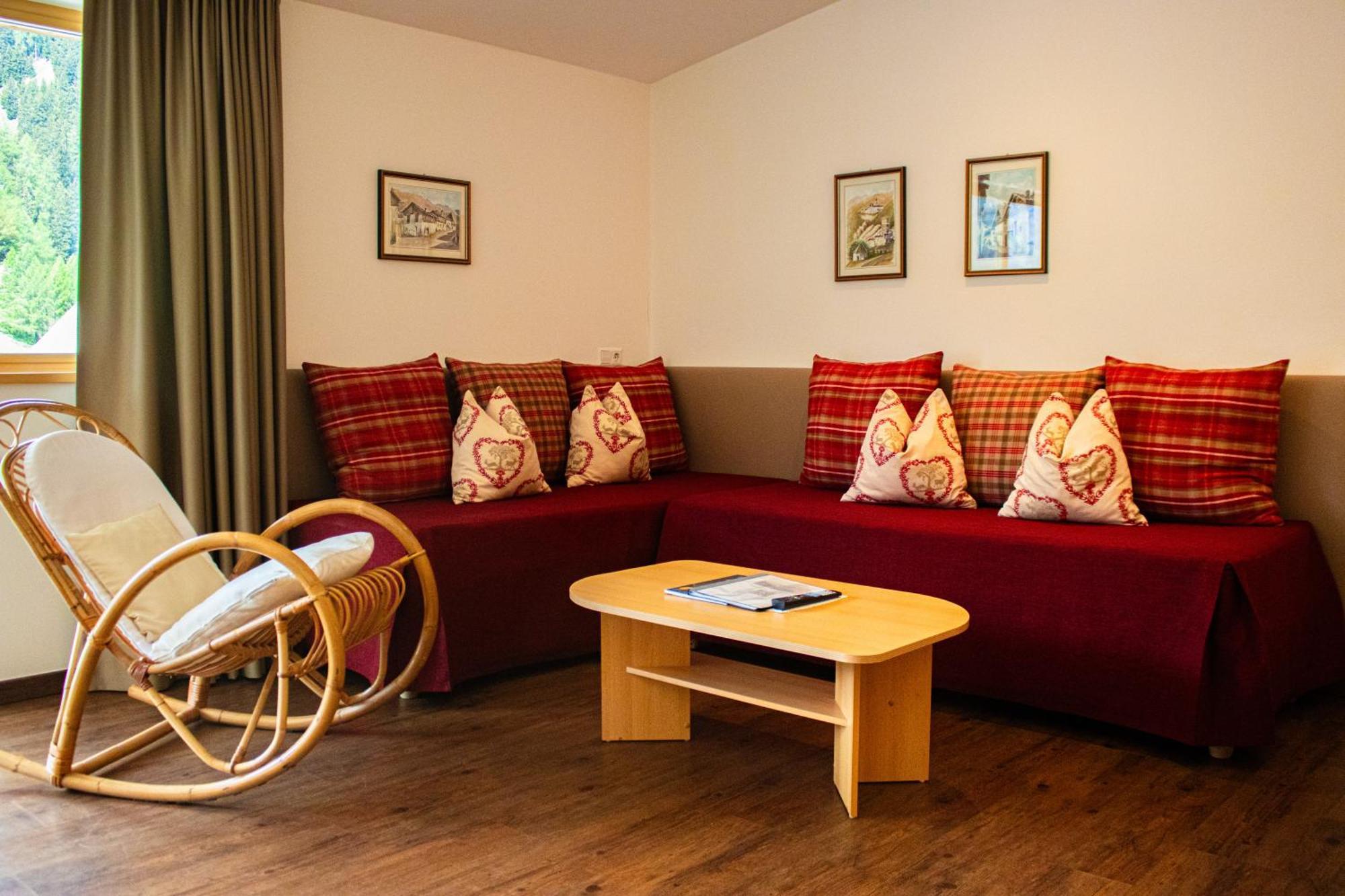 Garni Apparthotel St Valentin San Valentino alla Muta Ngoại thất bức ảnh